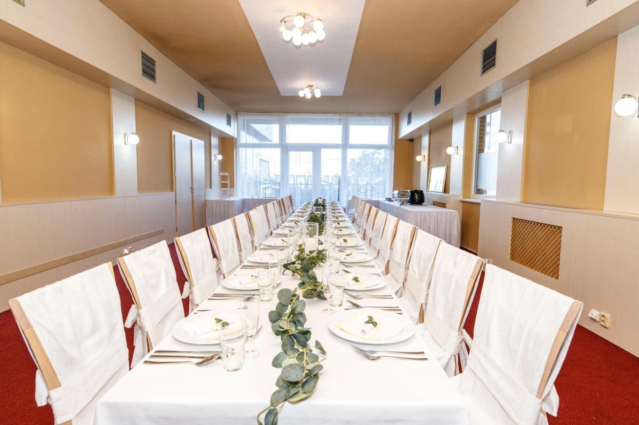 Hotel Opera Jaromerice nad Rokytnou Ngoại thất bức ảnh