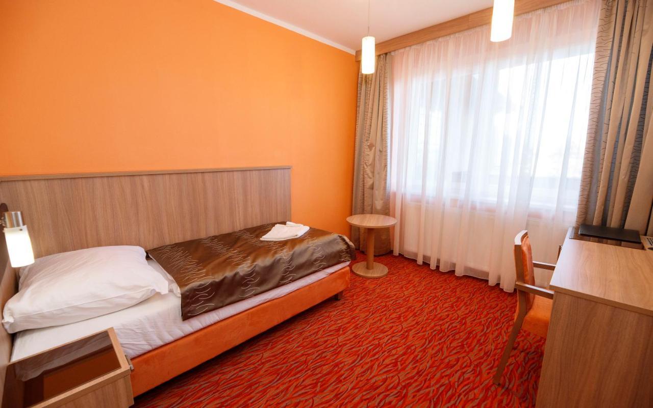 Hotel Opera Jaromerice nad Rokytnou Ngoại thất bức ảnh