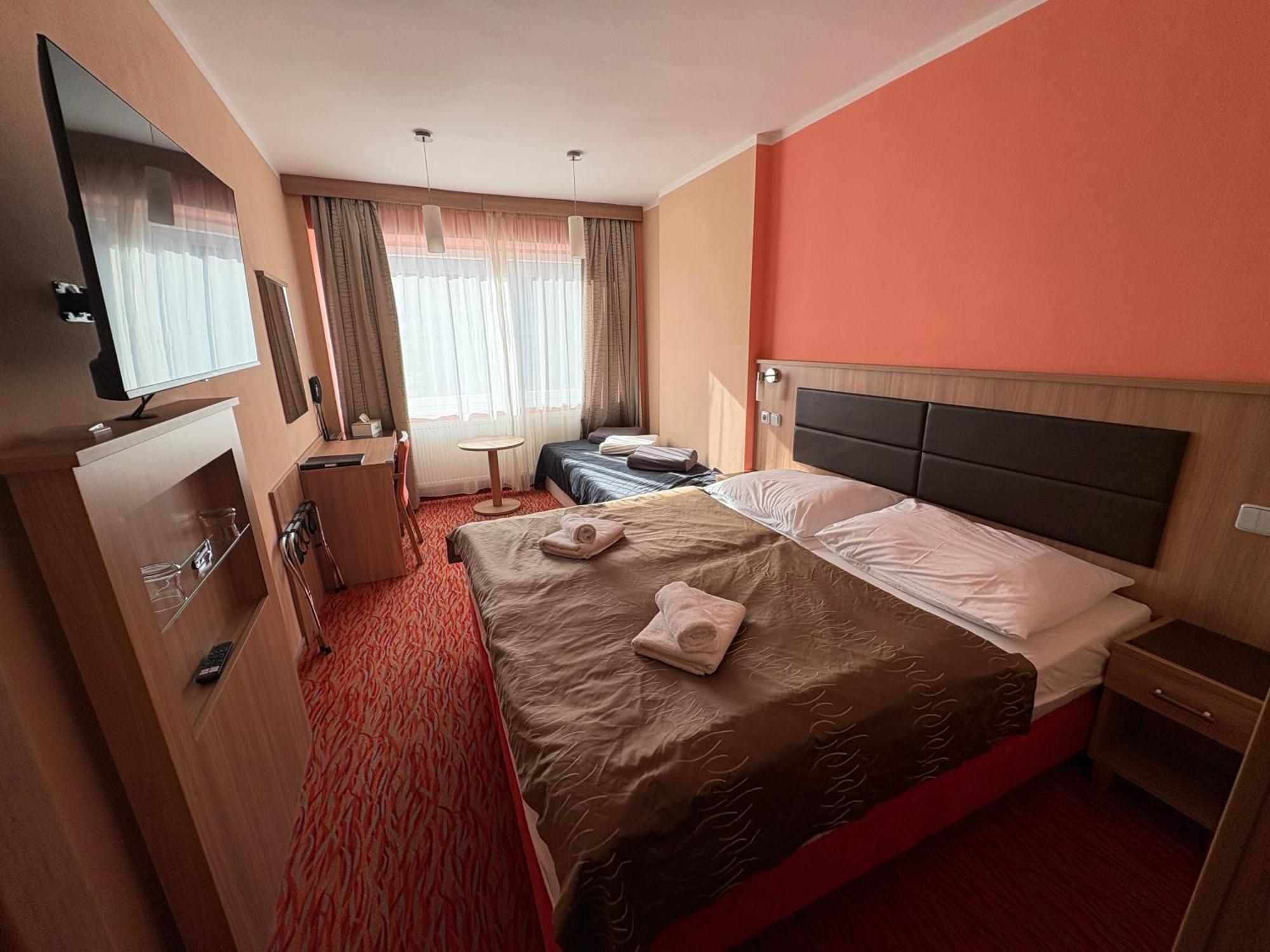 Hotel Opera Jaromerice nad Rokytnou Ngoại thất bức ảnh